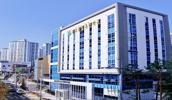 중부노인복지관 건물외관